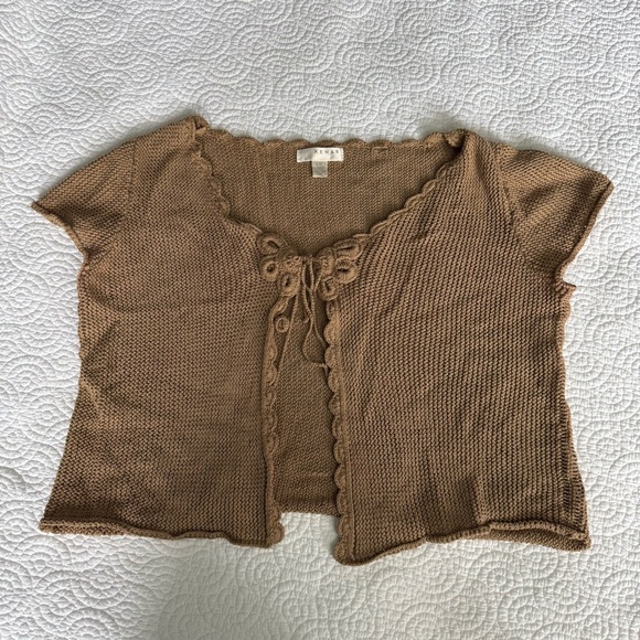 Kenar Cream Tan Crop Tie-Front Blouse - Picture 5 of 9